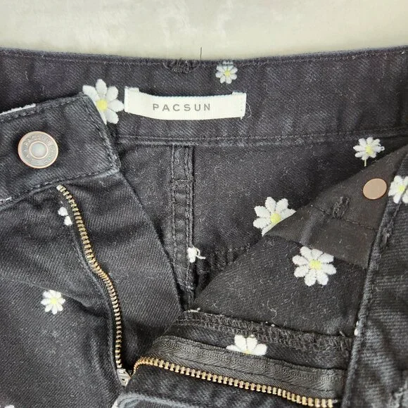 PacSun Daisy Embroidery High Rise Denim Festival Shorts Size 28 Black - Picture 3 of 12